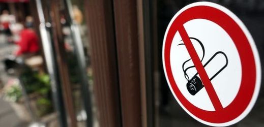 Kouření v restauracích by mohlo být zakázáno od ledna 2016.