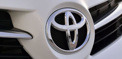 Toyota si udržuje pozici největšího světového prodejce automobil.