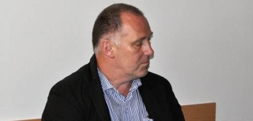 Bývalý ředitel Nemocnice Na Homolce Vladimír Dbalý zůstane ve vazbě.