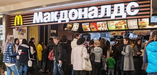 Rusko zastavilo provoz čtyř restaurací McDonald's v Moskvě.