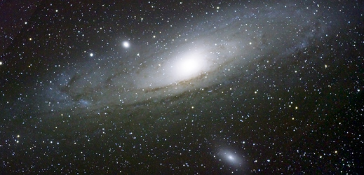 Galaxie M31 a její satelity.
