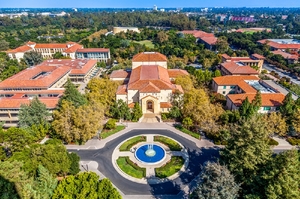 Kampus Stanfordovy univerzity v USA.