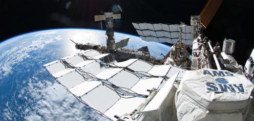 Detektor AMS na Mezinárodní vesmírné stanici.