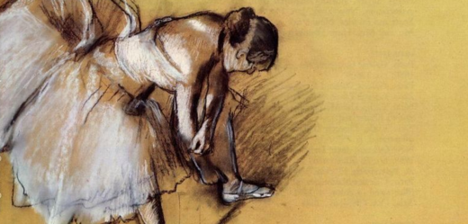 Tanečnice upravující si střevíc od malíře Edgarda Degase.