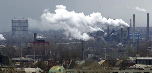Většina Čechů dýchá vzduch, kde jsou překročené limity škodlivých látek. Na snímku je Ostrava.