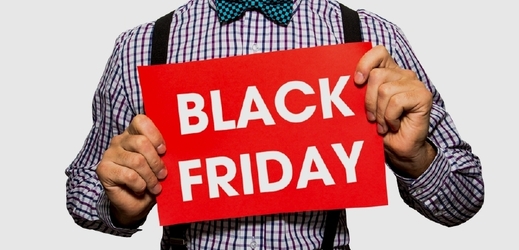 Black Friday v tradiční podobě je v USA v kamenných obchodech spojen se zábavou a nákupním šílenstvím.