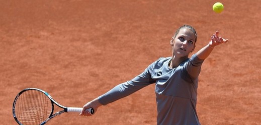 Loni se na každou výhru nadřela, nakonec ale slavila titul. Letos procházela tenistka Karolína Plíšková pražským turnajem WTA hladce, jenže v semifinále nestačila na krajanku Lucii Šafářovou. Na prohraném semifinále si ale našla i pozitiva.