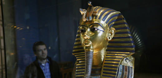 Pohřební maska krále Tutanchamona. 