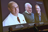 Nositelé Nobelovy ceny za lékařství 2020.