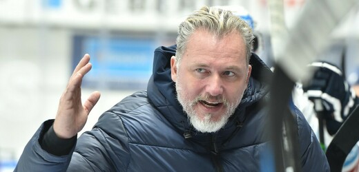 Hokejová Plzeň odvolala po nevydařeném startu do extraligové sezony hlavní trenéry Václava Baďoučka a Miloše Říhu (na snímku z 5. listopadu 2021) .
